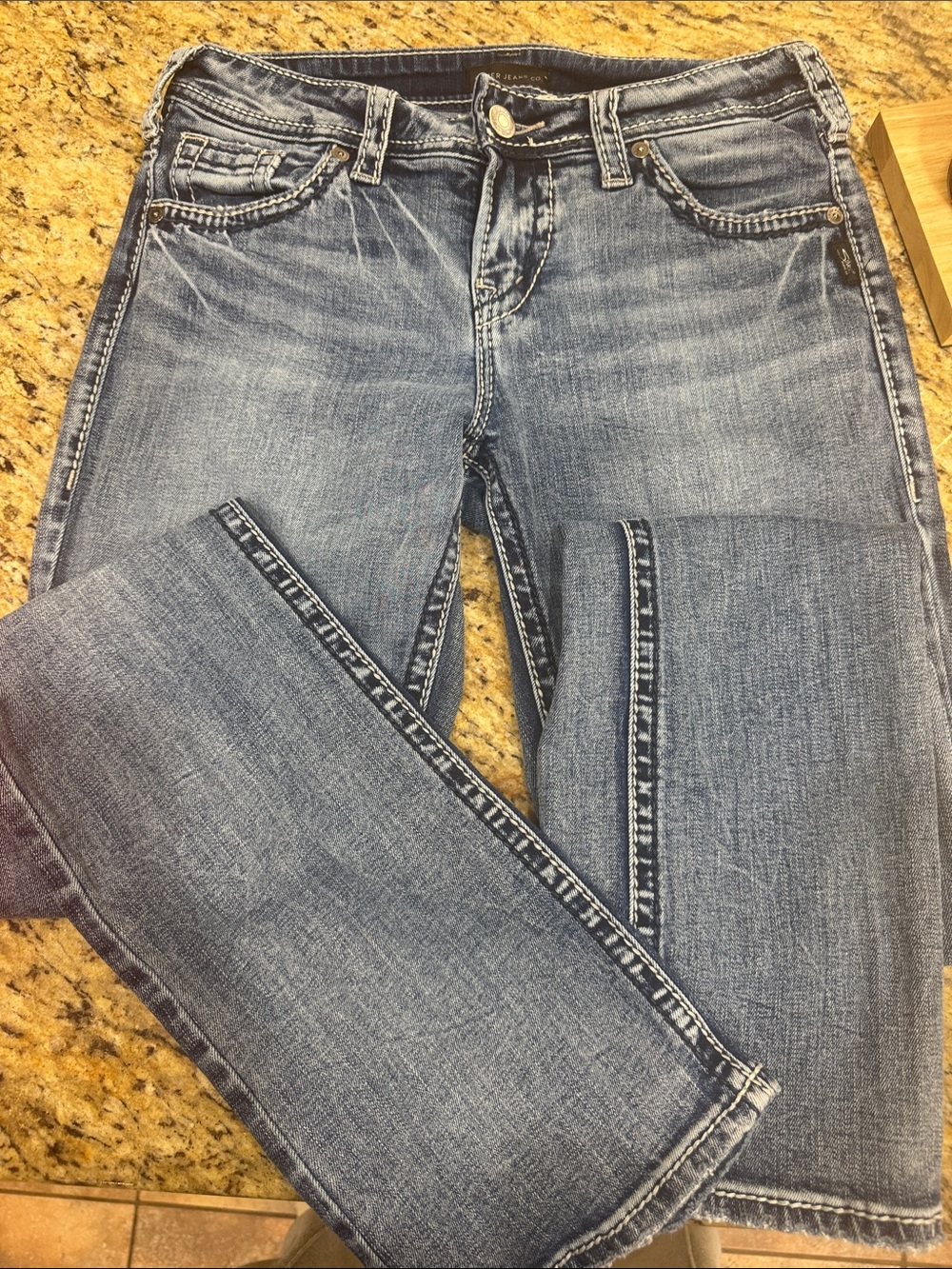 Silver Jeans Women’s Straight Leg Jeans in Medium Blue Wash 27/33